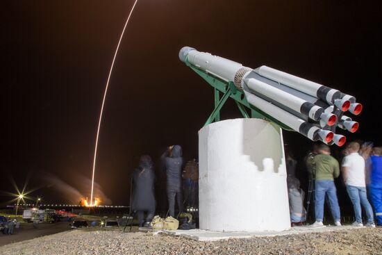 Запуск РН "Протон-М" с разгонным блоком "Бриз-М" и аппаратами "Экспресс-103" и "Экспресс-80"  