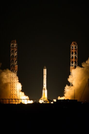 Запуск РН "Протон-М" с разгонным блоком "Бриз-М" и аппаратами "Экспресс-103" и "Экспресс-80"  