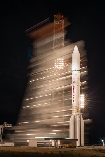 Запуск РН "Протон-М" с разгонным блоком "Бриз-М" и аппаратами "Экспресс-103" и "Экспресс-80"  