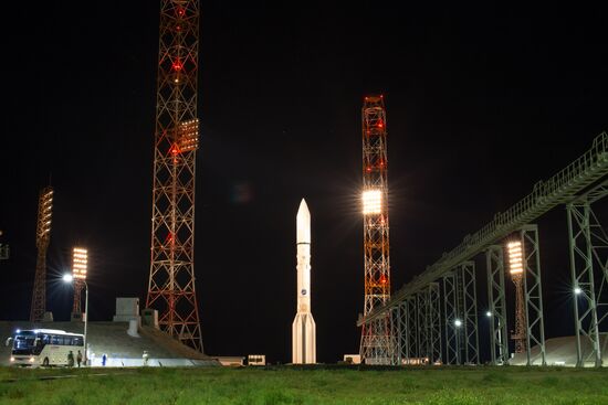 Запуск РН "Протон-М" с разгонным блоком "Бриз-М" и аппаратами "Экспресс-103" и "Экспресс-80"  