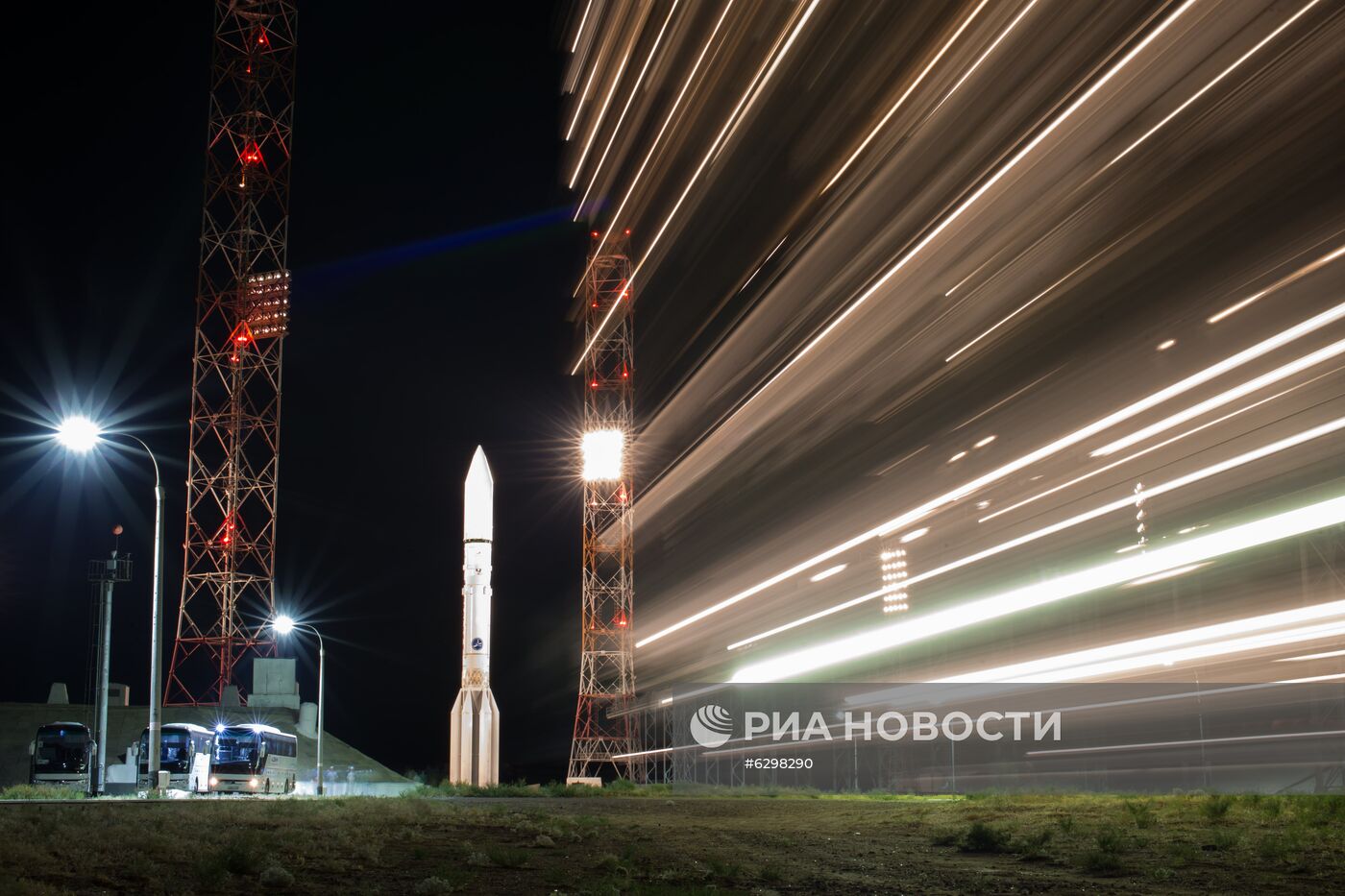 Запуск РН "Протон-М" с разгонным блоком "Бриз-М" и аппаратами "Экспресс-103" и "Экспресс-80"  