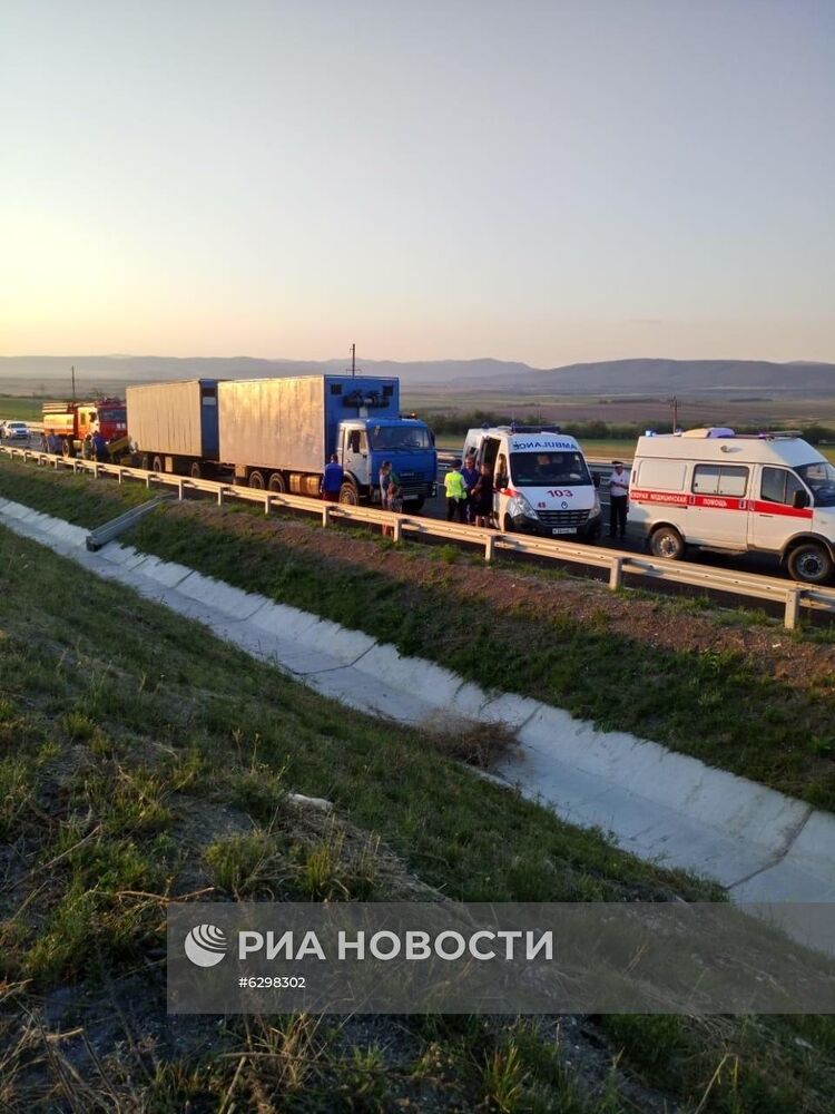 ДТП с участием микроавтобуса в Крыму