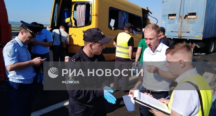 ДТП с участием микроавтобуса в Крыму