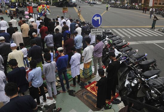 Празднование Курбан-байрама в Индонезии