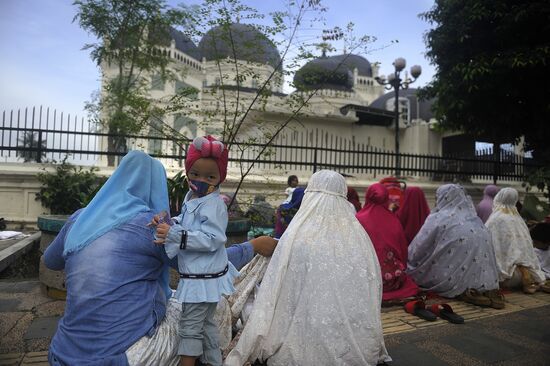 Празднование Курбан-байрама в Индонезии