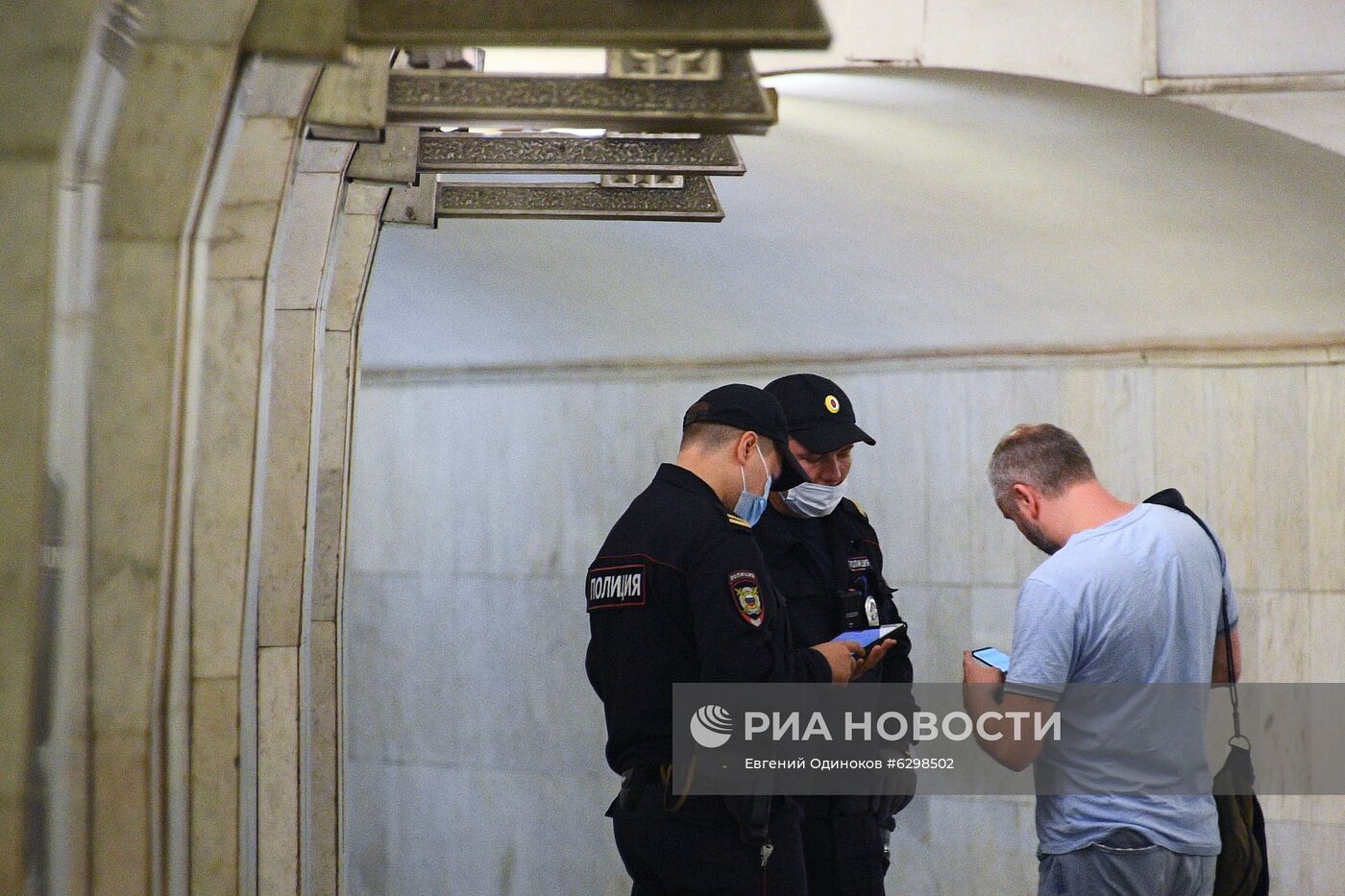 Проверка масочного режима в московском метро