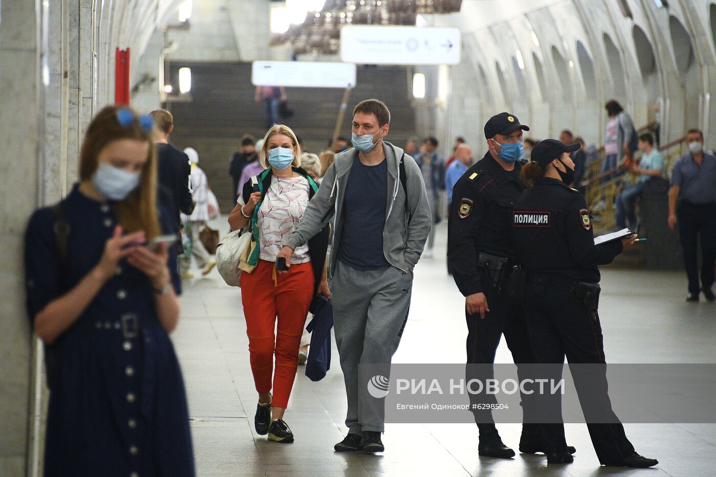 Проверка масочного режима в московском метро