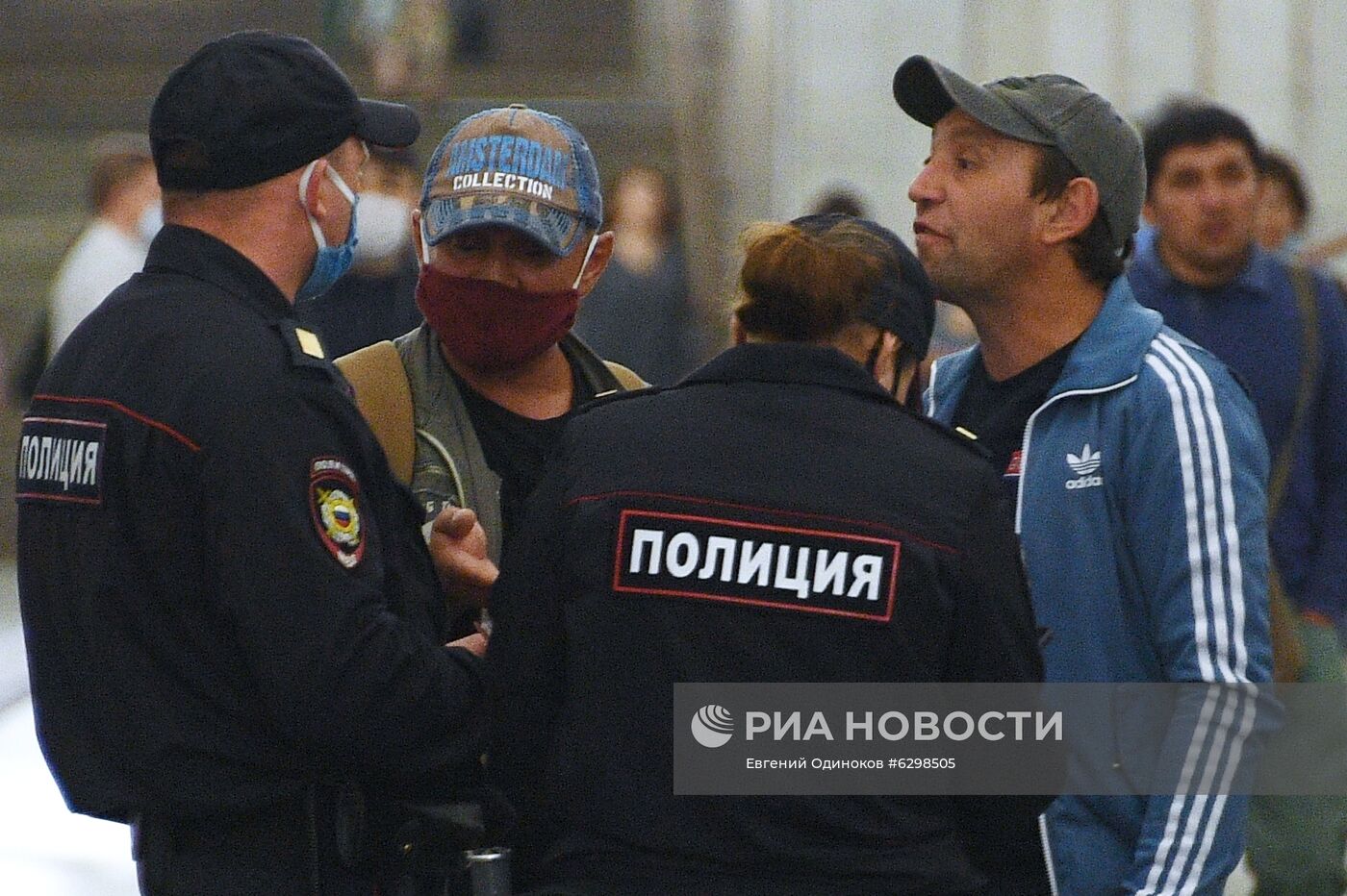 Проверка масочного режима в московском метро