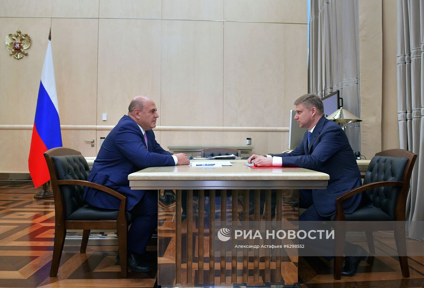Премьер-министр РФ М. Мишустин встретился с главой РЖД О. Белозеровым