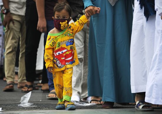 Празднование Курбан-байрама в Индонезии
