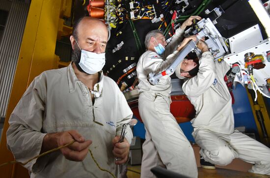 Подготовка к отправке модуля "Наука" на космодром Байконур