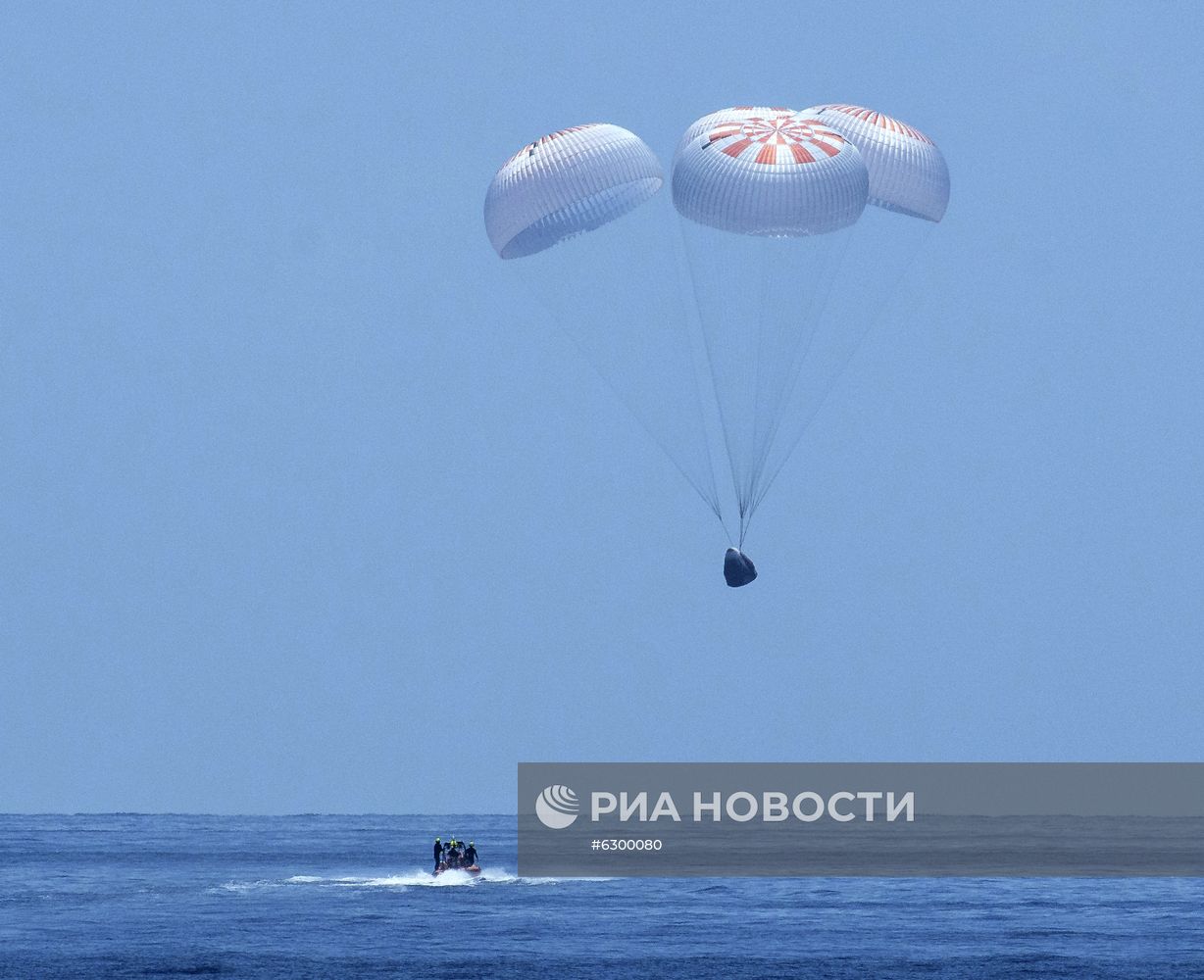 Американский пилотируемый корабль Crew Dragon приводнился в Мексиканском заливе