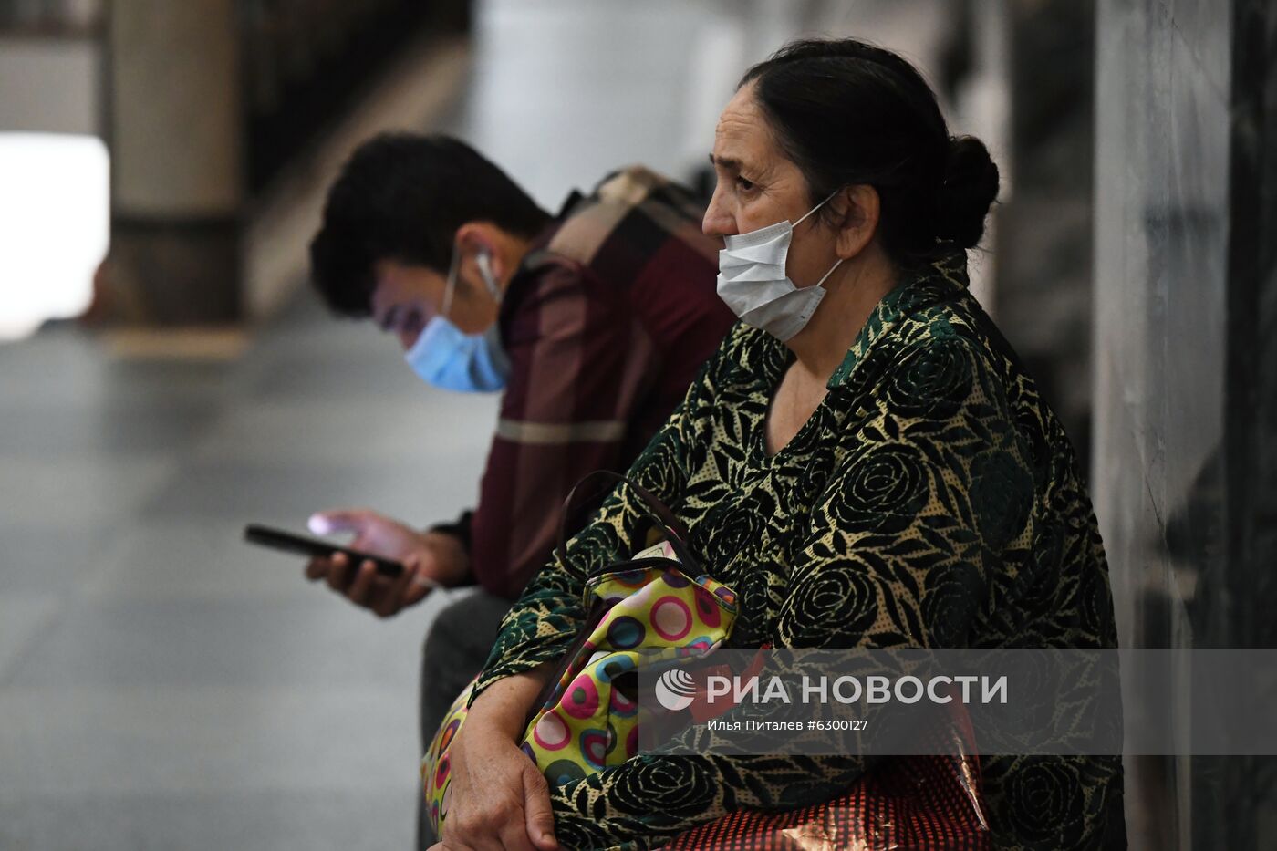 В Москве усилили контроль за масочным режимом