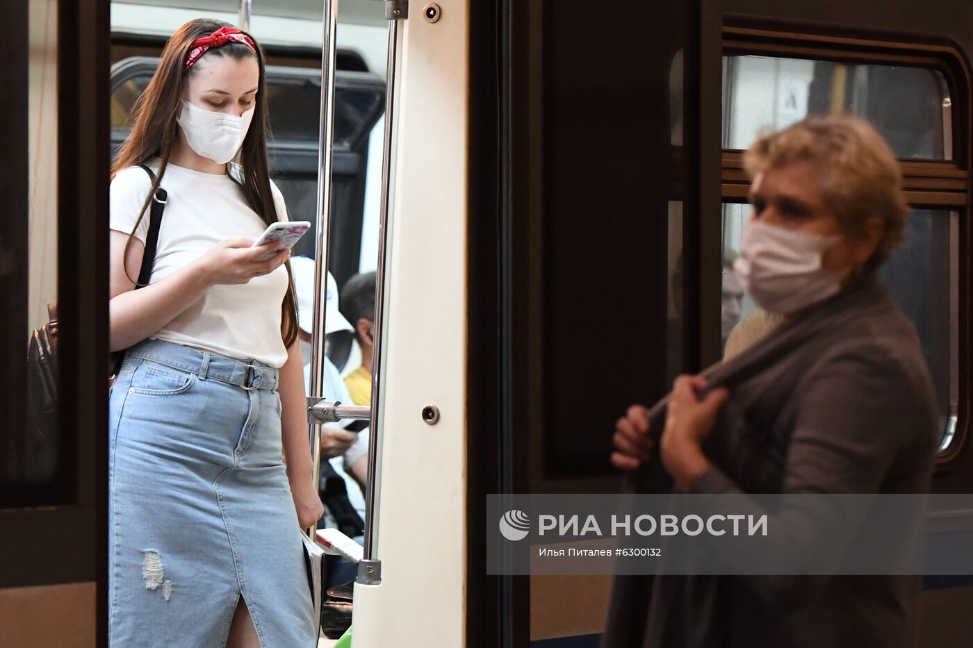 В Москве усилили контроль за масочным режимом