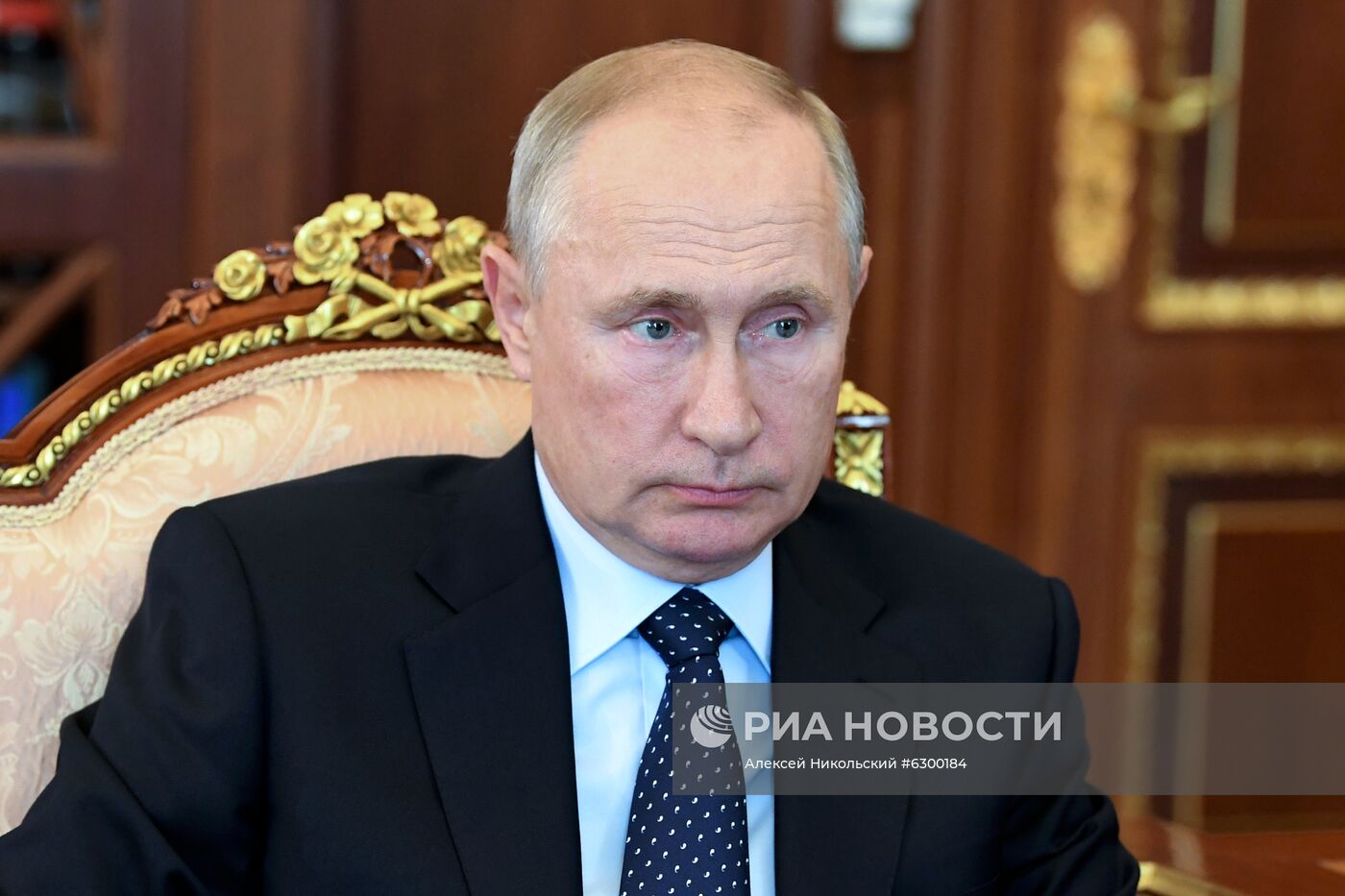 Президент РФ В. Путин провел встречу с главой ОАК Ю. Слюсарем