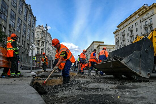 Работы по замене асфальта на Тверской улице