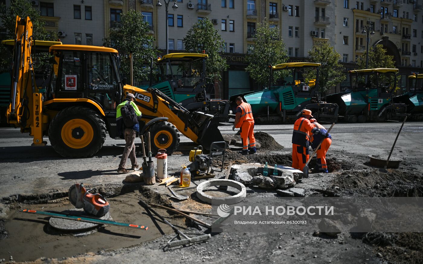 Работы по замене асфальта на Тверской улице