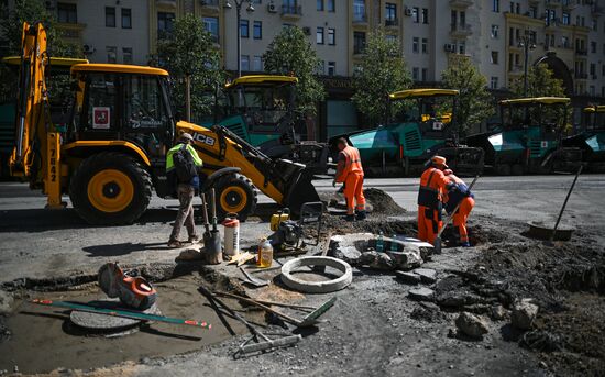 Работы по замене асфальта на Тверской улице