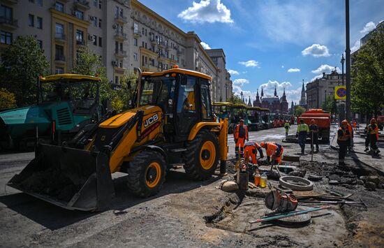 Работы по замене асфальта на Тверской улице