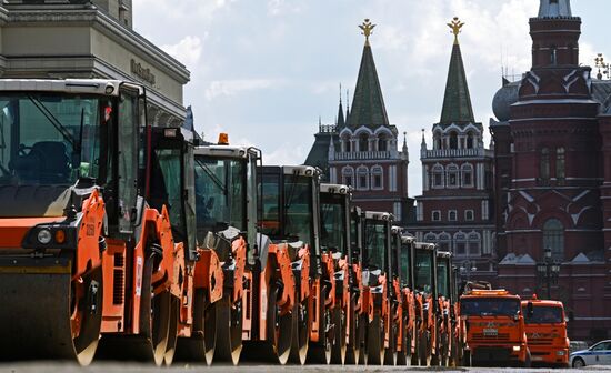 Работы по замене асфальта на Тверской улице