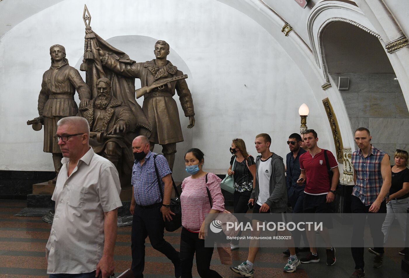 В Москве усилили контроль за масочным режимом