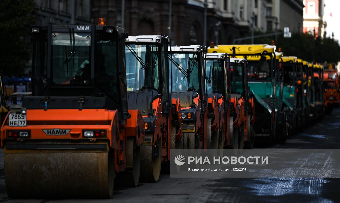 Работы по замене асфальта на Тверской улице