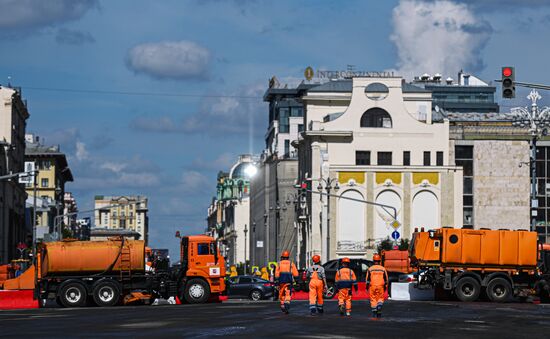 Работы по замене асфальта на Тверской улице