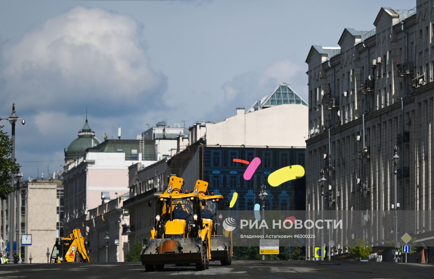 Работы по замене асфальта на Тверской улице