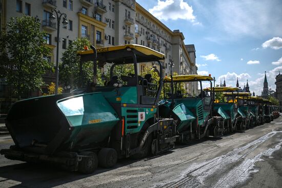 Работы по замене асфальта на Тверской улице