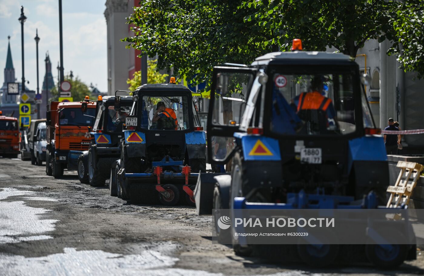 Работы по замене асфальта на Тверской улице