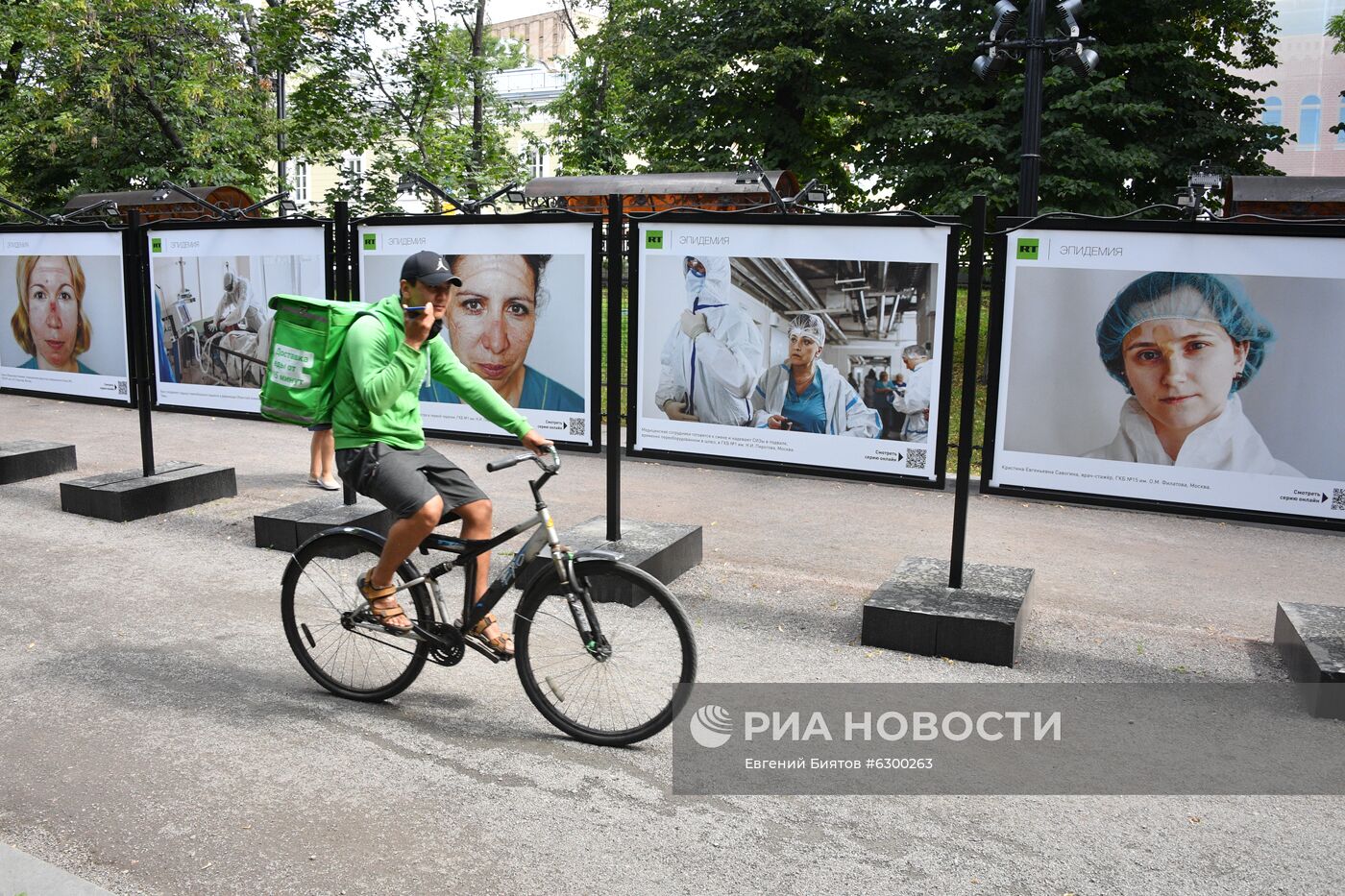 Фотовыставка проекта RT "Эпидемия с Антоном Красовским"