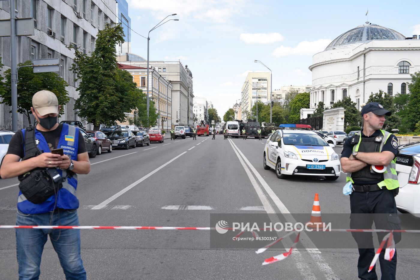 Неизвестный угрожает взорвать бомбу в банке в центре Киева | РИА Новости  Медиабанк