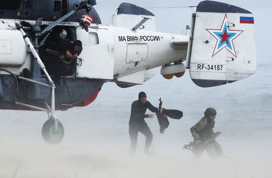 Учения Балтийского флота по высадке морского десанта на необорудованное побережье