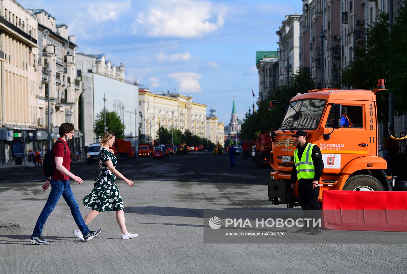 Работы по замене асфальта на Тверской улице