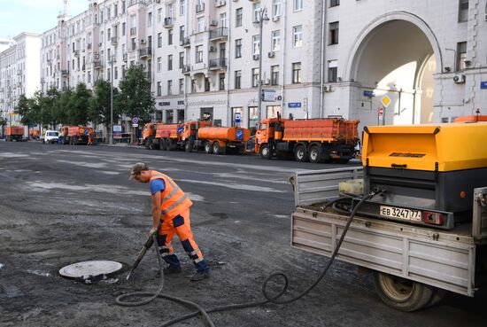 Работы по замене асфальта на Тверской улице