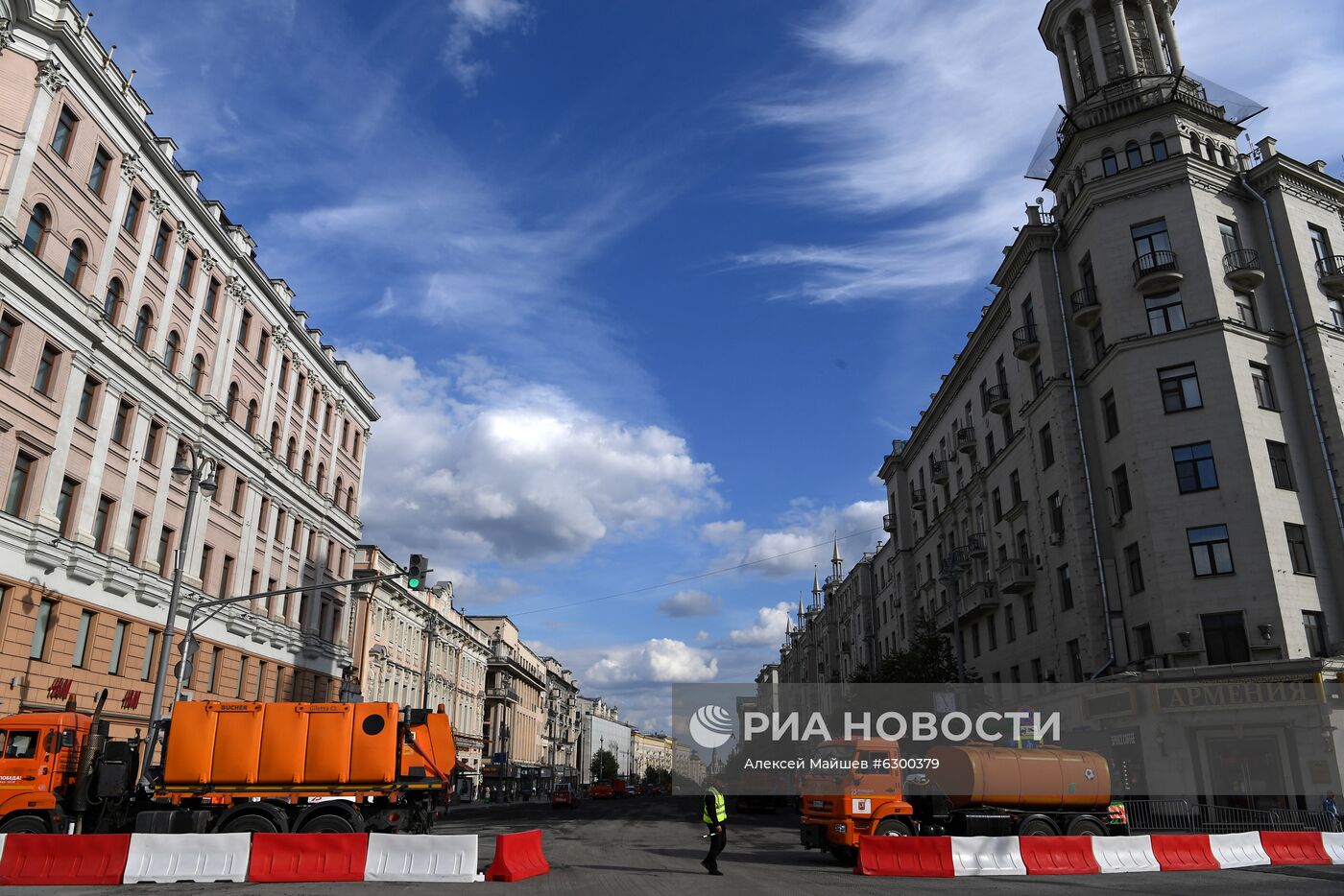 Работы по замене асфальта на Тверской улице