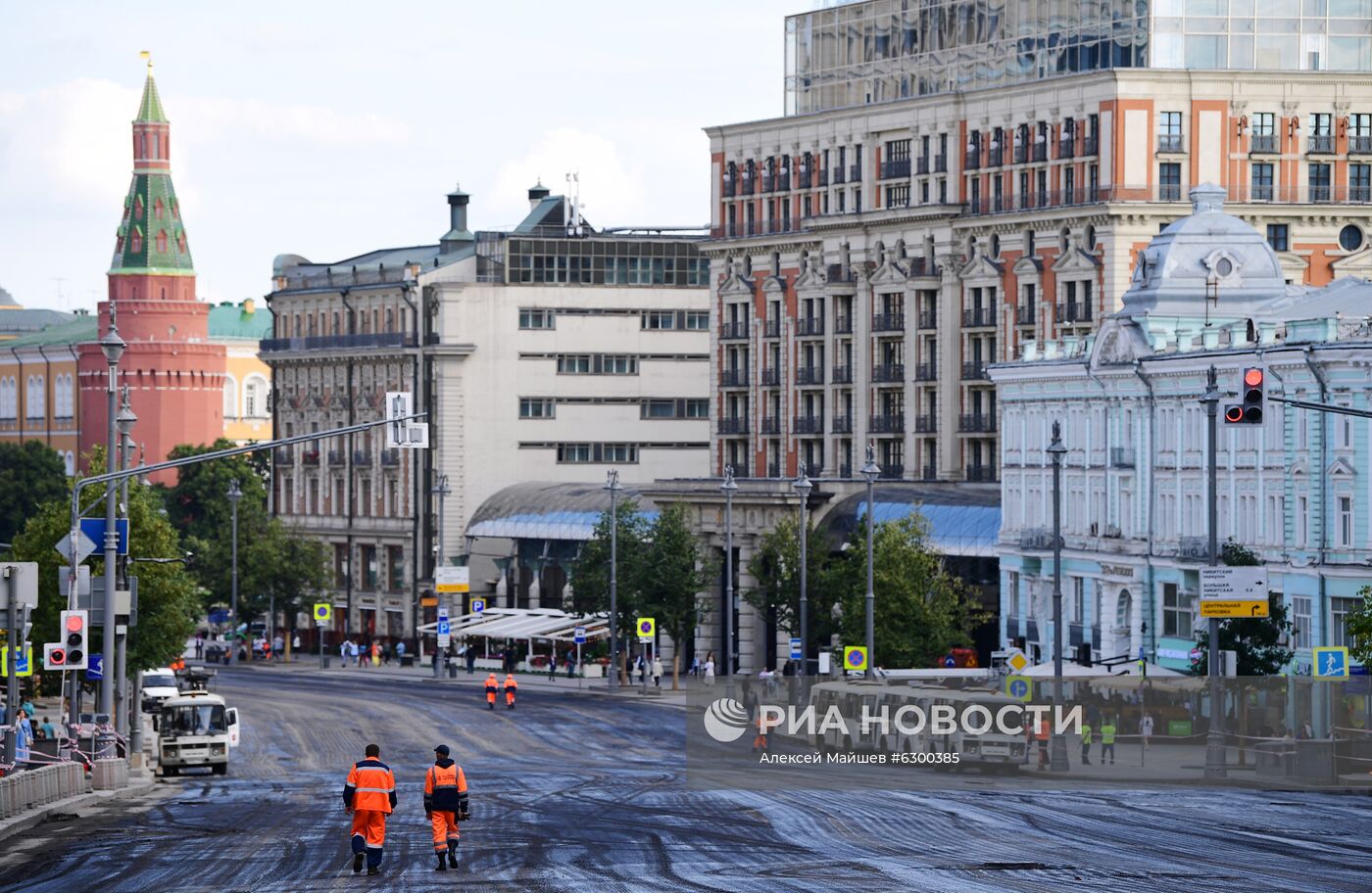 Работы по замене асфальта на Тверской улице