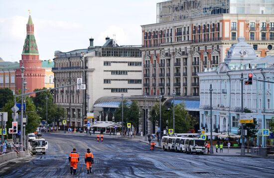 Работы по замене асфальта на Тверской улице