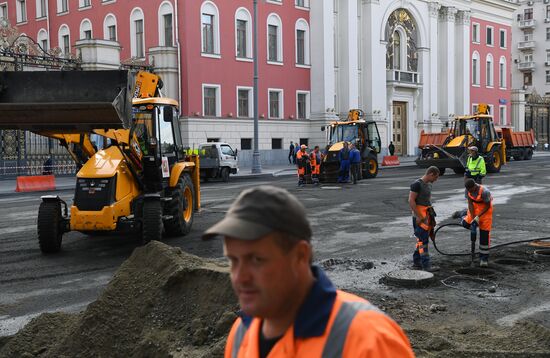 Работы по замене асфальта на Тверской улице