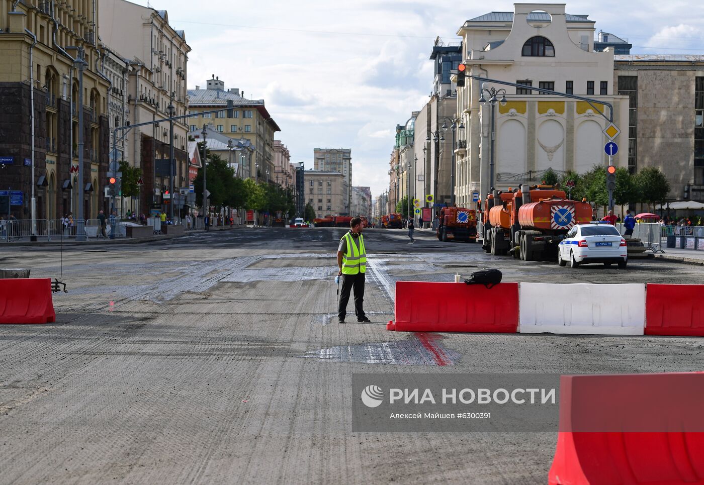 Работы по замене асфальта на Тверской улице