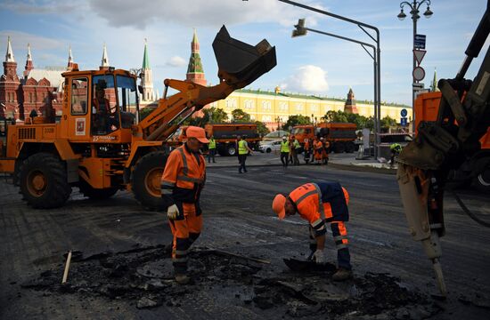Работы по замене асфальта на Тверской улице