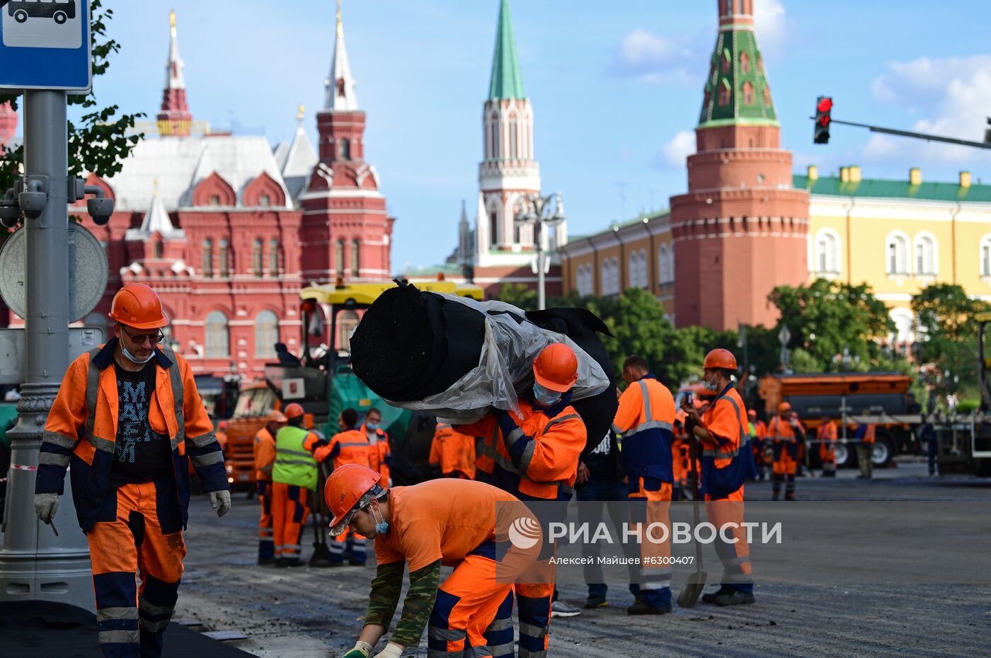 Работы по замене асфальта на Тверской улице