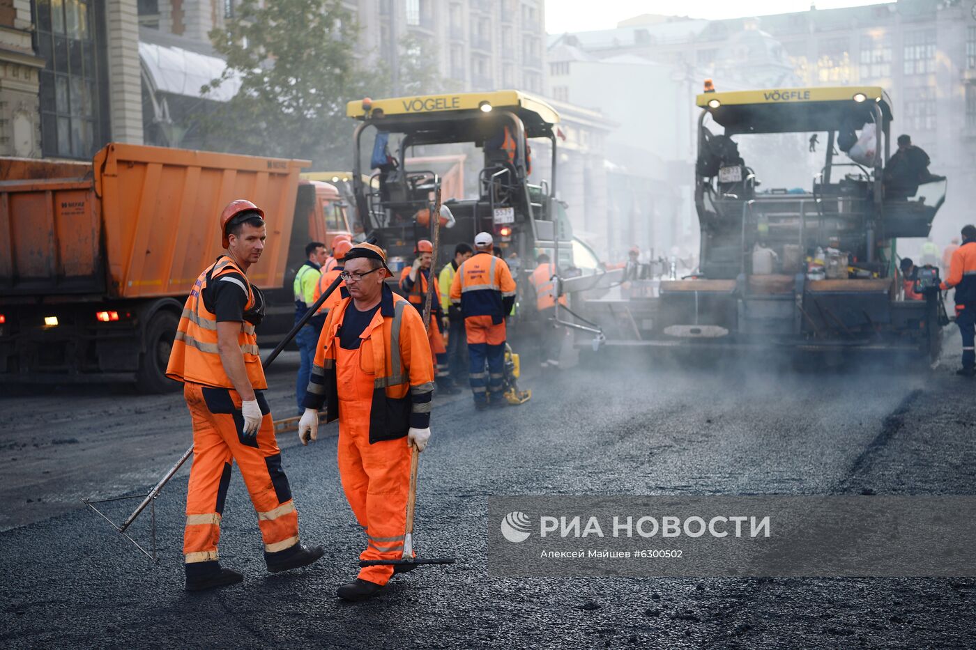 Работы по замене асфальта на Тверской улице