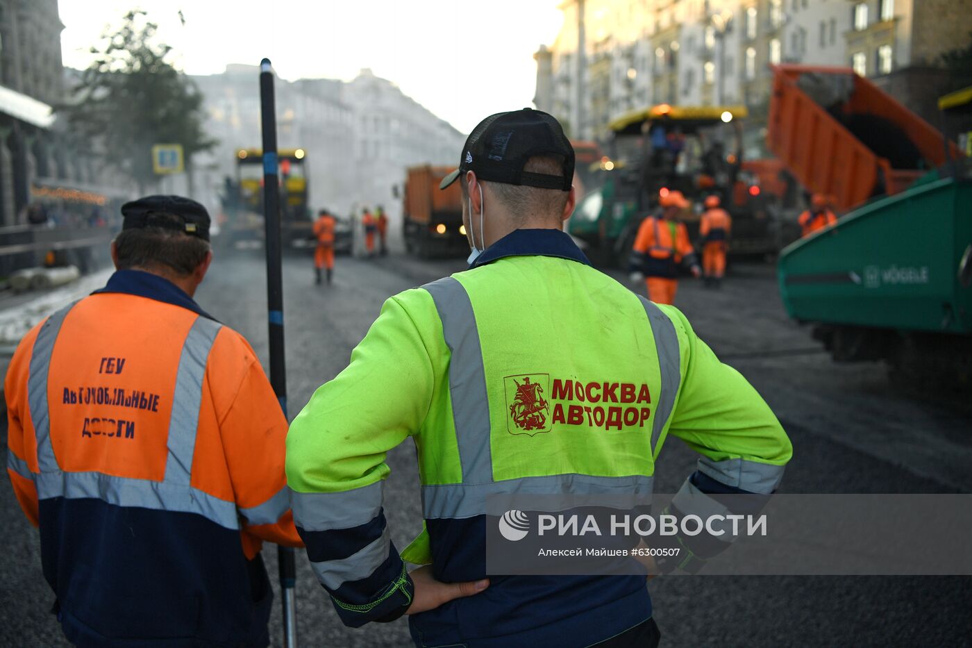 Работы по замене асфальта на Тверской улице