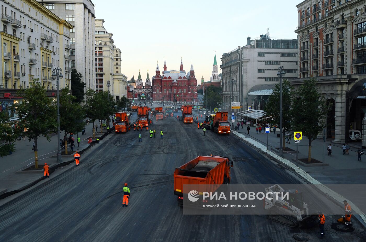 Работы по замене асфальта на Тверской улице