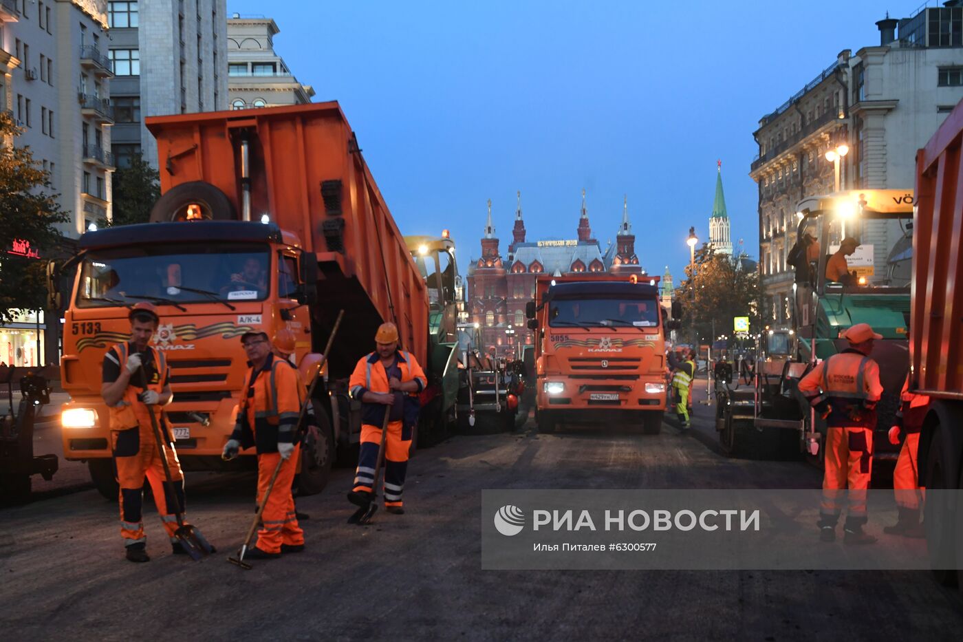 Работы по замене асфальта на Тверской улице