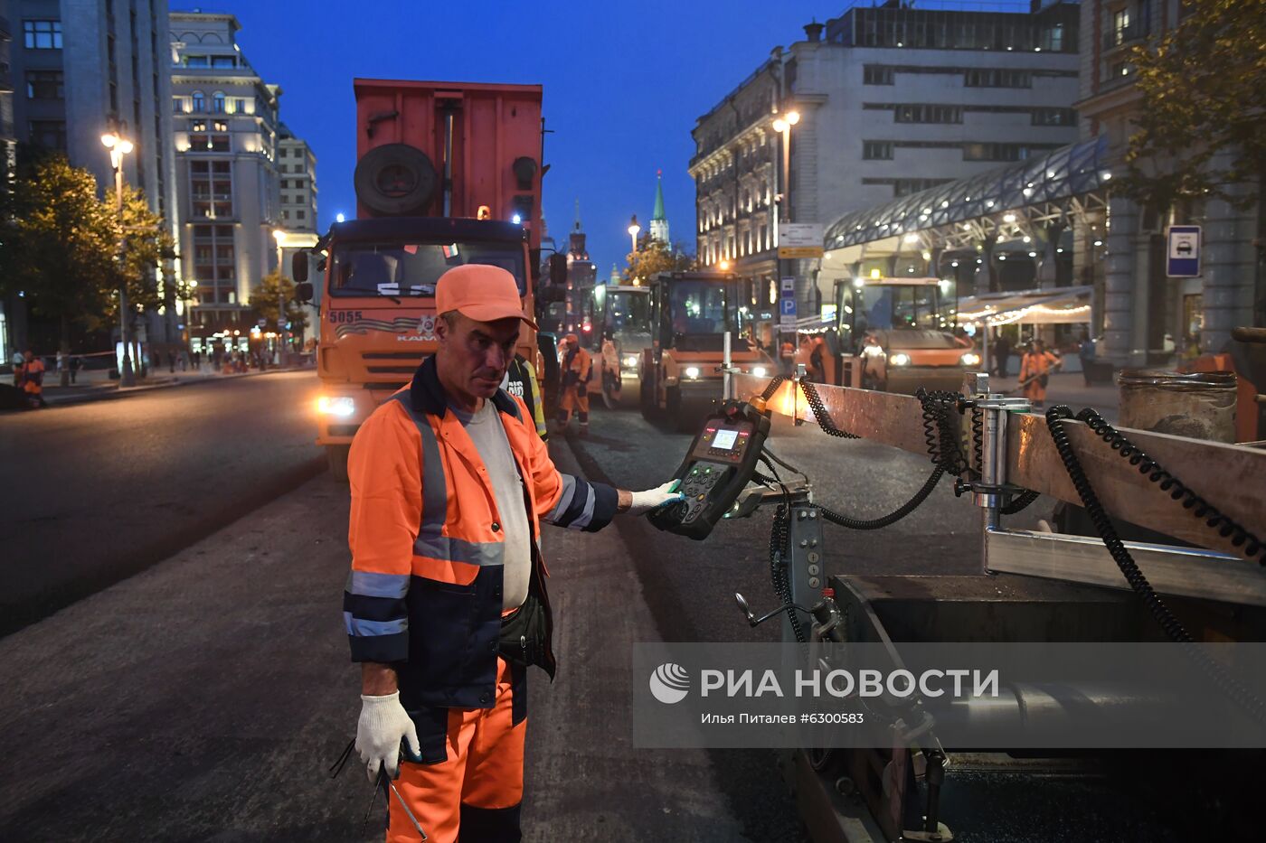 Работы по замене асфальта на Тверской улице