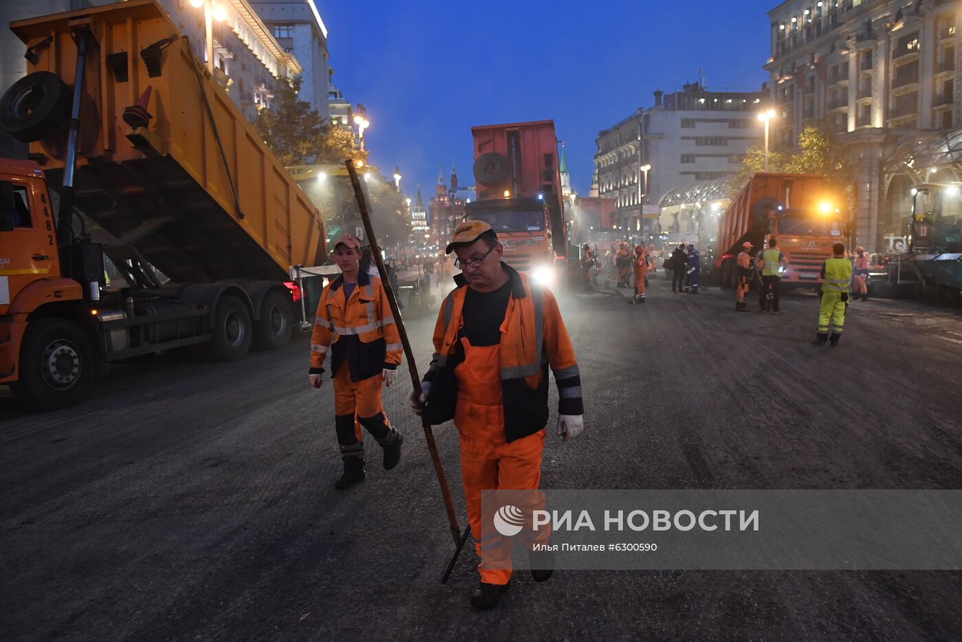 Работы по замене асфальта на Тверской улице