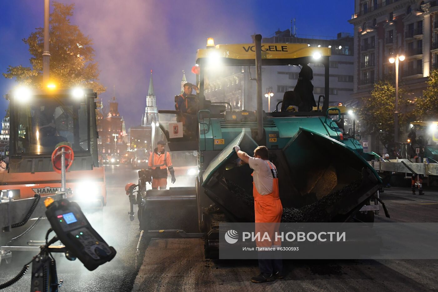 Работы по замене асфальта на Тверской улице