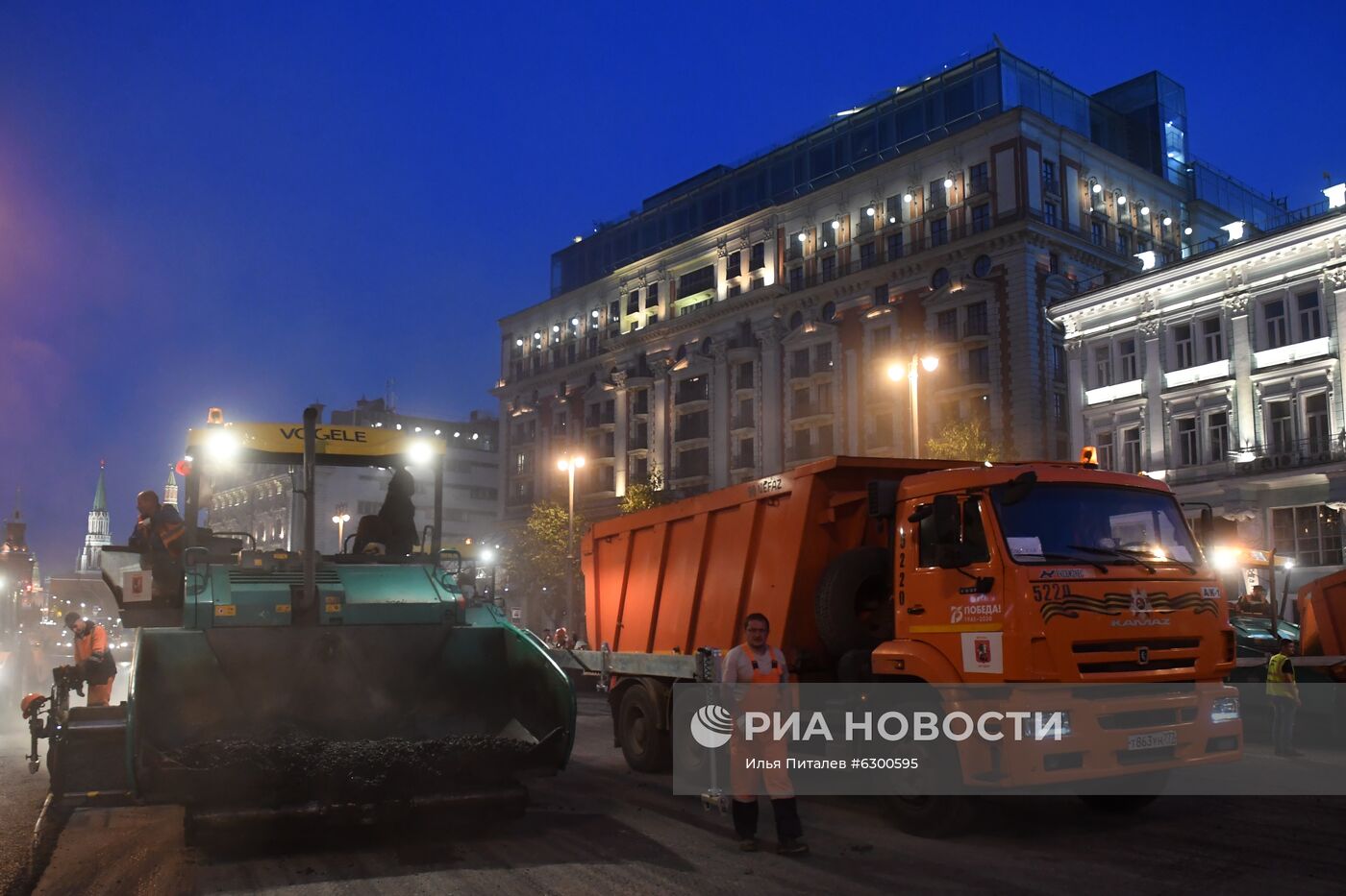 Работы по замене асфальта на Тверской улице